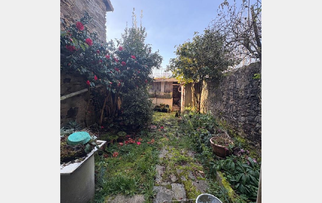 Annonces LIMOGES : Autres | AIXE-SUR-VIENNE (87700) | 200 m2 | 30 915 &euro; 
